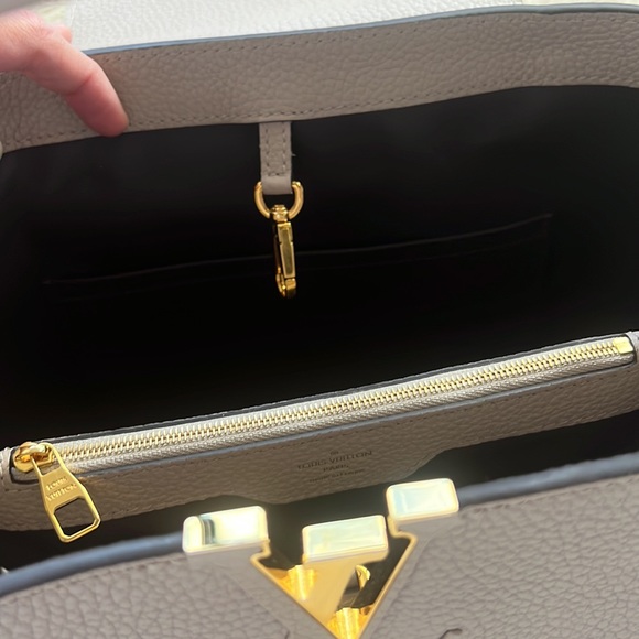 Louis Vuitton 2014 Taurillon Capucines MM - Picture 7 of 8